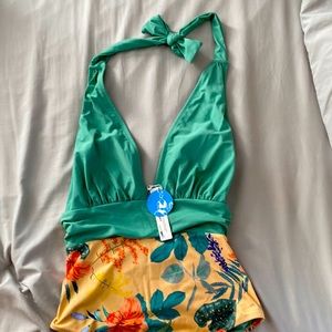 Womens medium Cupshe one piece.  NWT